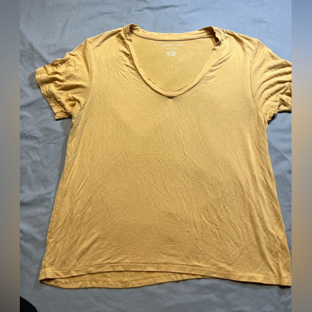 GRAPHIC TEES